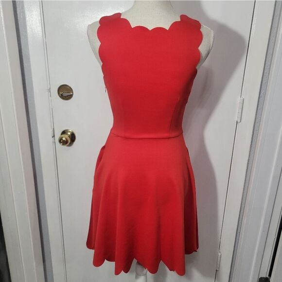 IN San Francisco scallop neck and hem design sz 1 - Picture 3 of 10